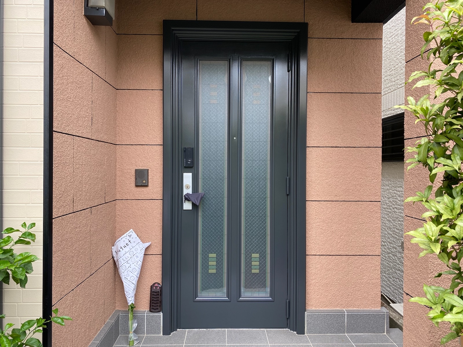 塗装後のアルミ製玄関ドア