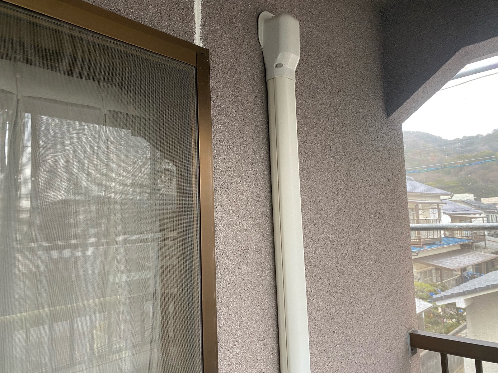 化粧カバーがあるエアコン配管