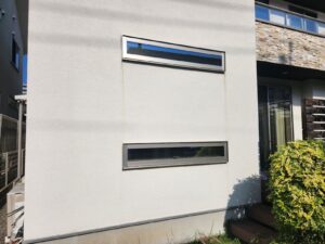 サッシ周りの茶色い筋