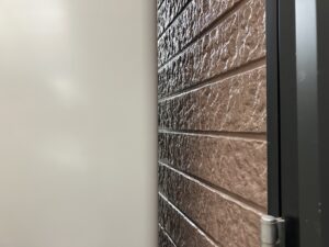エコキュートの裏の外壁は塗れる？
