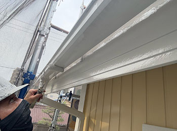 雨樋と鼻隠し塗装